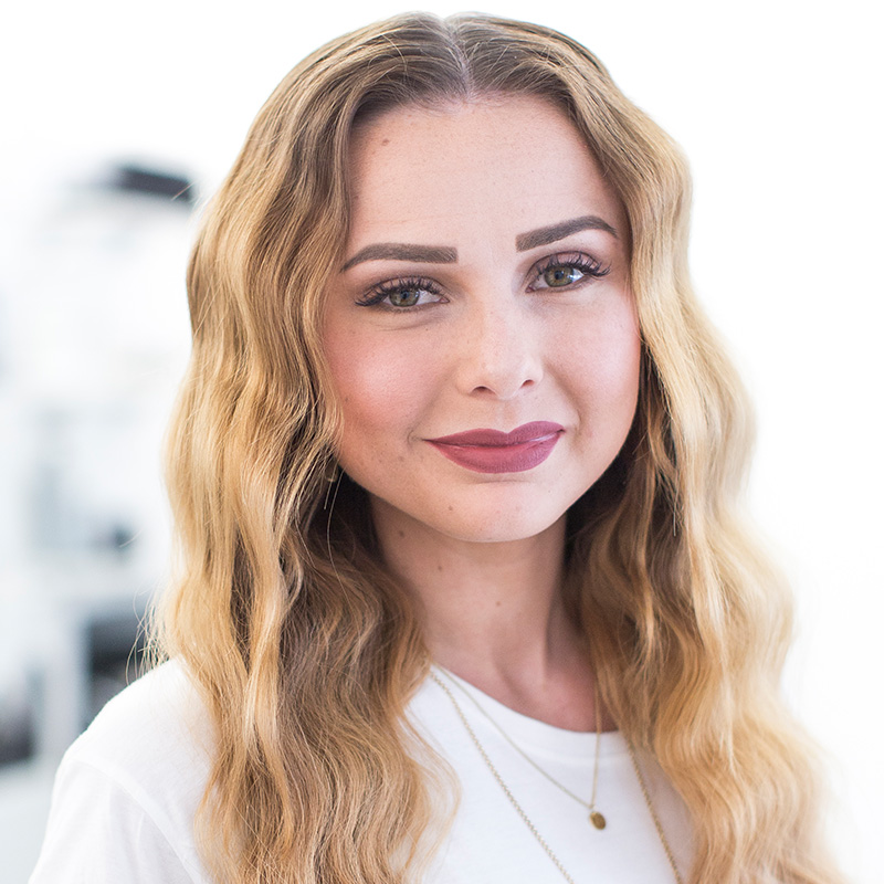 Melissa KönigFriseurin mit Spezialisierung auf Coloration Melissa KönigFriseurin mit Spezialisierung auf Coloration