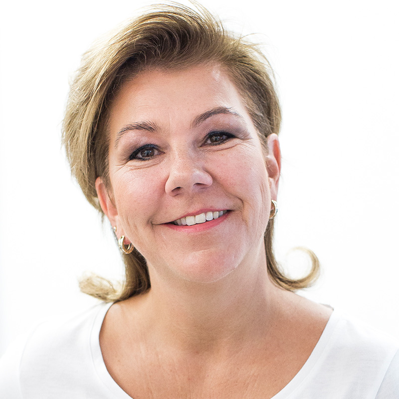 Angela SpiesFriseurin mit Spezialisierung auf Haar- und Kopfhautpflegen Angela SpiesFriseurin mit Spezialisierung auf Haar- und Kopfhautpflegen